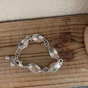 Claw clasp bracelet
